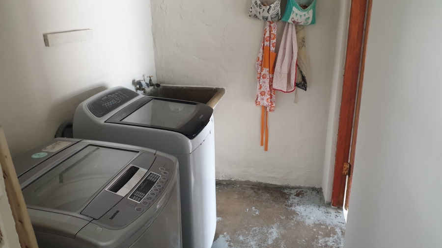 To Let 4 Bedroom Property for Rent in Beacon Bay Eastern Cape